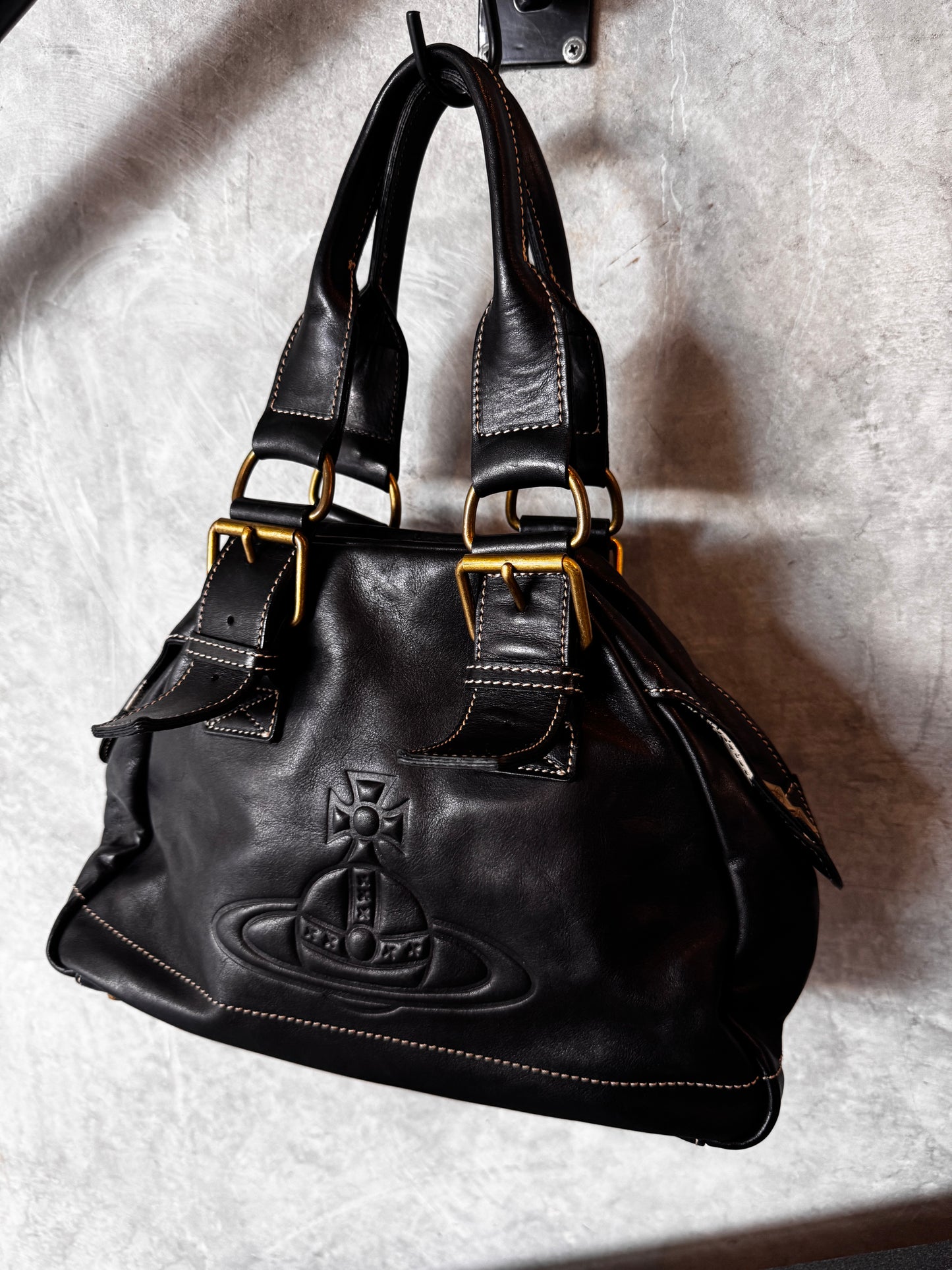 VIVIENNE WESTWOOD BLACK SHOULDER BAG