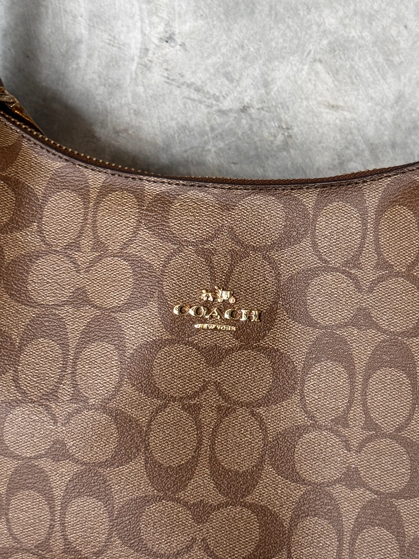 COACH HARLEY HOBO SIGNATURE HANDBAG